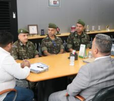 Prefeito se encontra com novo comandante do Tiro de Guerra