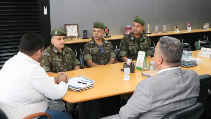 Prefeito se encontra com novo comandante do Tiro de Guerra