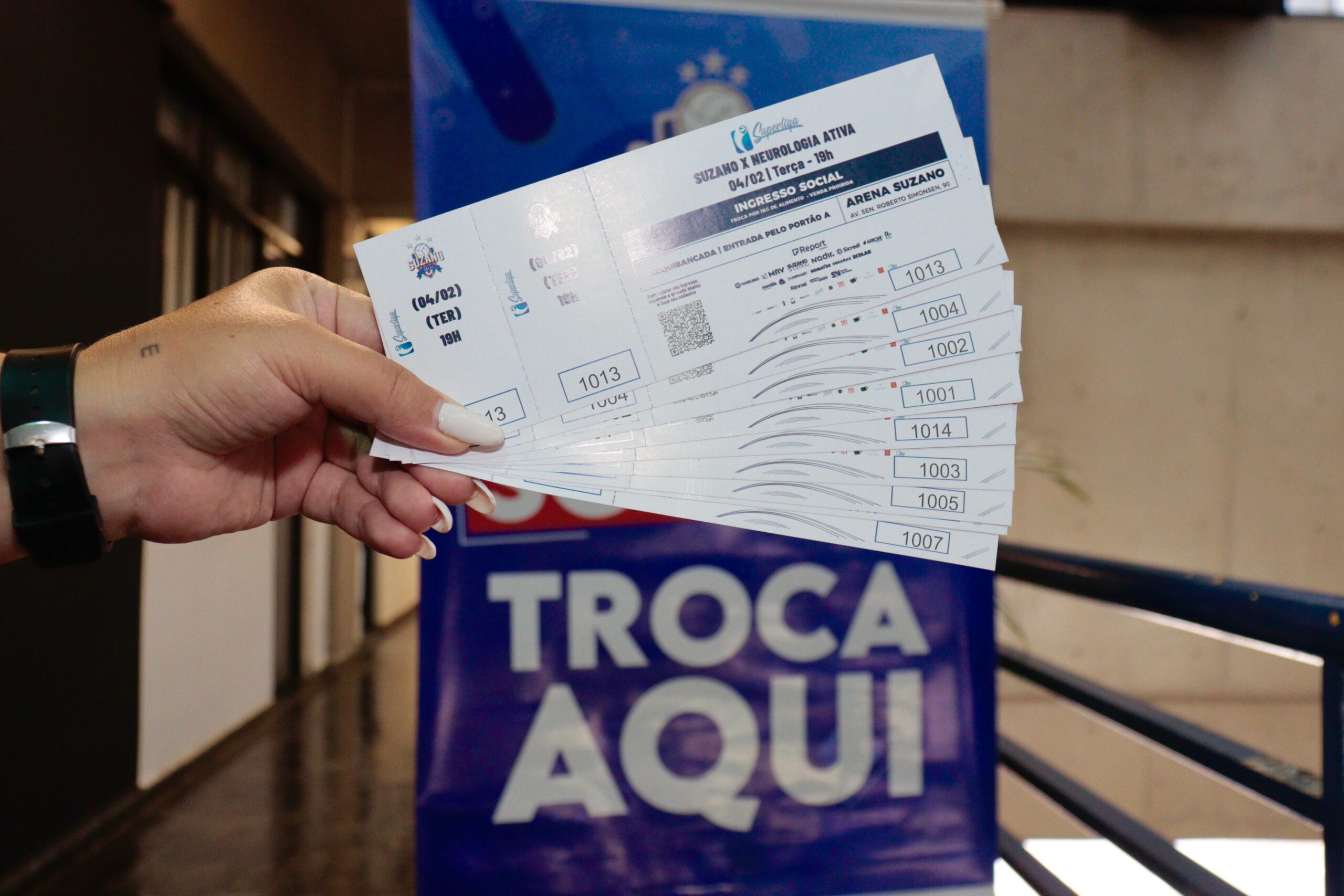 Fundo Social promove troca solidária para jogo do Suzano Vôlei