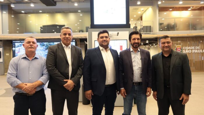 Prefeito visita central de monitoramento ‘Smart Sampa’ na capital e estuda implantar tecnologia em Suzano