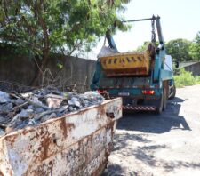 Meio Ambiente apreende caçambas irregulares na região central