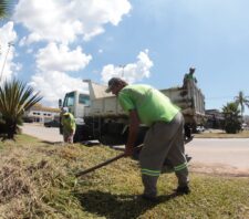 Suzano intensifica trabalhos de limpeza e cuidado com praças e jardins