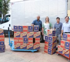 Fundo Social recebe doação de fraldas de associação e cestas básicas de empresas