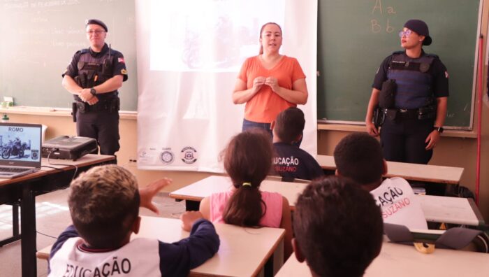 Estudantes do Miguel Badra participam de aula inaugural do projeto Guard