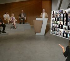 Univesp realiza colação de grau com 22 estudantes do polo de Suzano