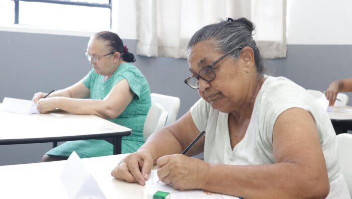 Prefeito acompanha início de cursos no Centro de Convivência da Melhor Idade