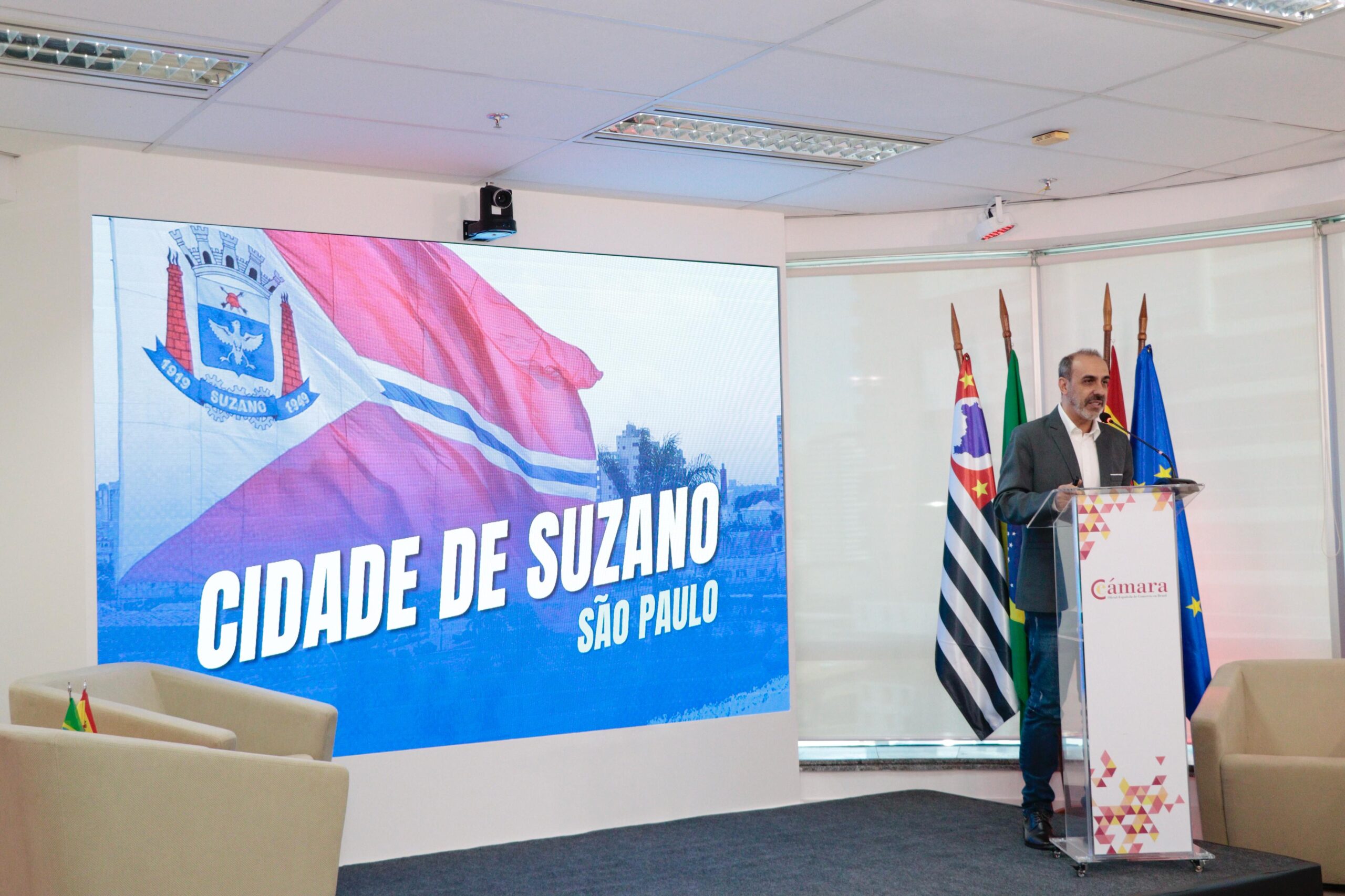 Planejamento Urbano apresenta crescimento de Suzano na Câmara Comercial da Espanha