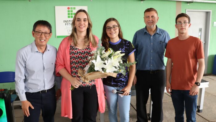 Primeira-dama reforça campanha pela dignidade menstrual com alunos do IFSP
