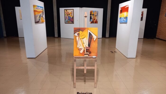 Moriconi recebe exposição que destaca trajetória de mulheres artistas