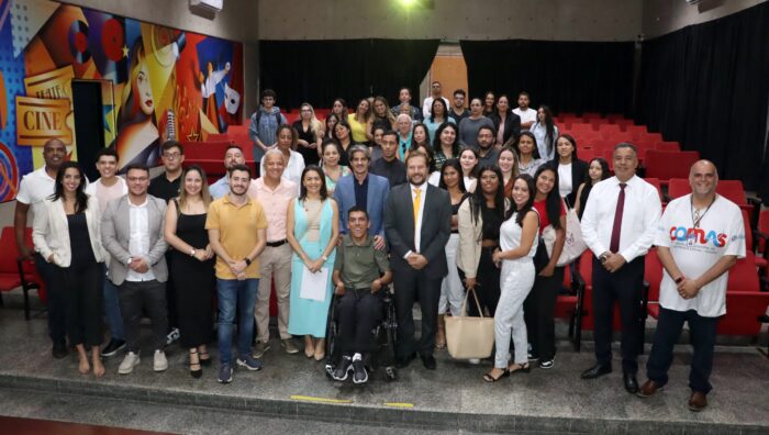 ‘Governo Presente’ promove encontro com universitários e atendidos pela Apae
