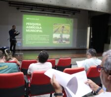 Suzano recebe reunião do IBGE sobre setor agropecuário
