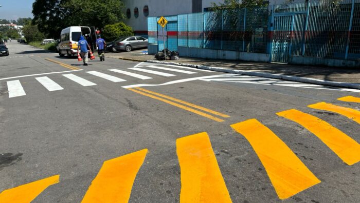 Transporte melhora sinalização no entorno de 61 escolas e outros 258 pontos em um mês