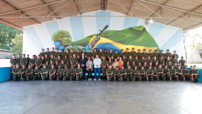 Prefeito apresenta aula magna no Tiro de Guerra de Suzano
