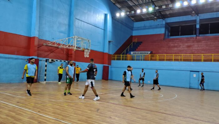 Atletas de handebol de Suzano competem em torneios de destaque neste fim de semana