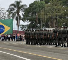 Prefeito prestigia cerimônia de apresentação dos novos atiradores do Tiro de Guerra