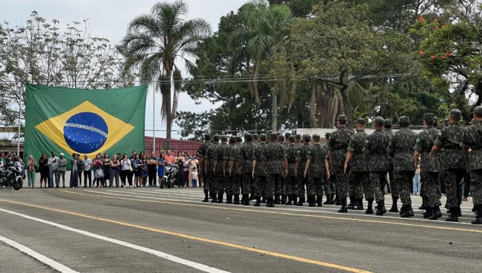 Prefeito prestigia cerimônia de apresentação dos novos atiradores do Tiro de Guerra