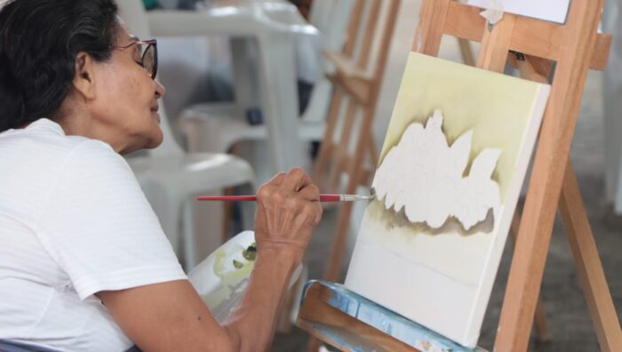 Alunos do Profart participam de ateliês ao ar livre em Suzano