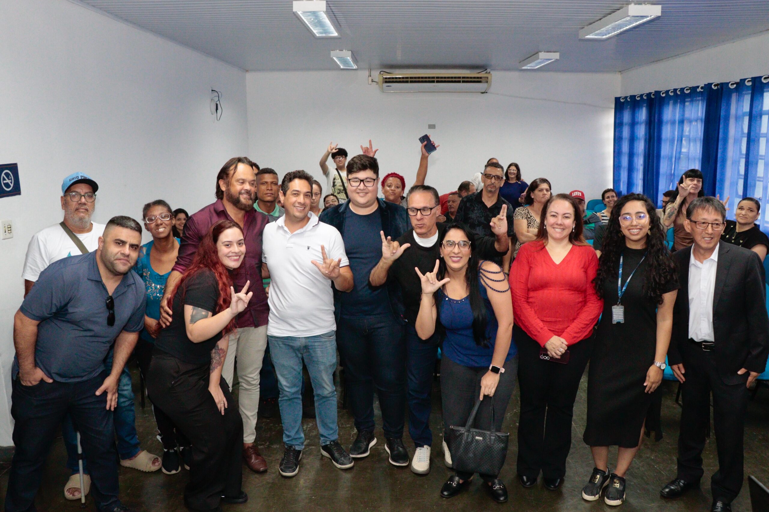 Prefeitura anuncia 250 vagas para curso de Libras em evento dedicado à comunidade surda
