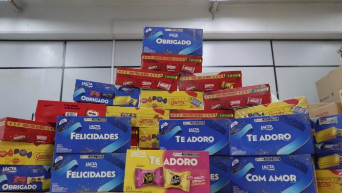 Fundo Social arrecada mais de 4 mil caixas de bombons em gincana entre secretarias e Câmara