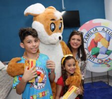 Fundo Social doa 4.892 caixas de bombons para 43 associações de 25 bairros