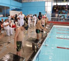 Piscina do Portelão recebe evento com 580 atletas de natação