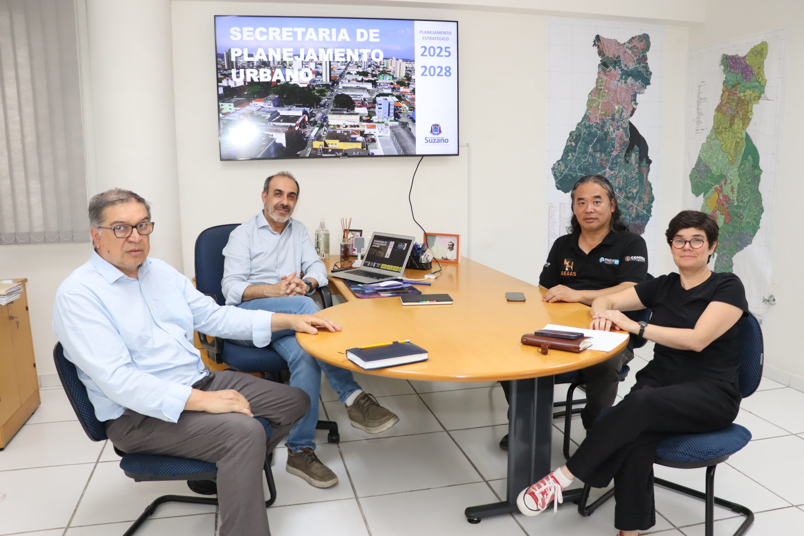 Secretário apresenta Planejamento Estratégico 2025-2028 para associação