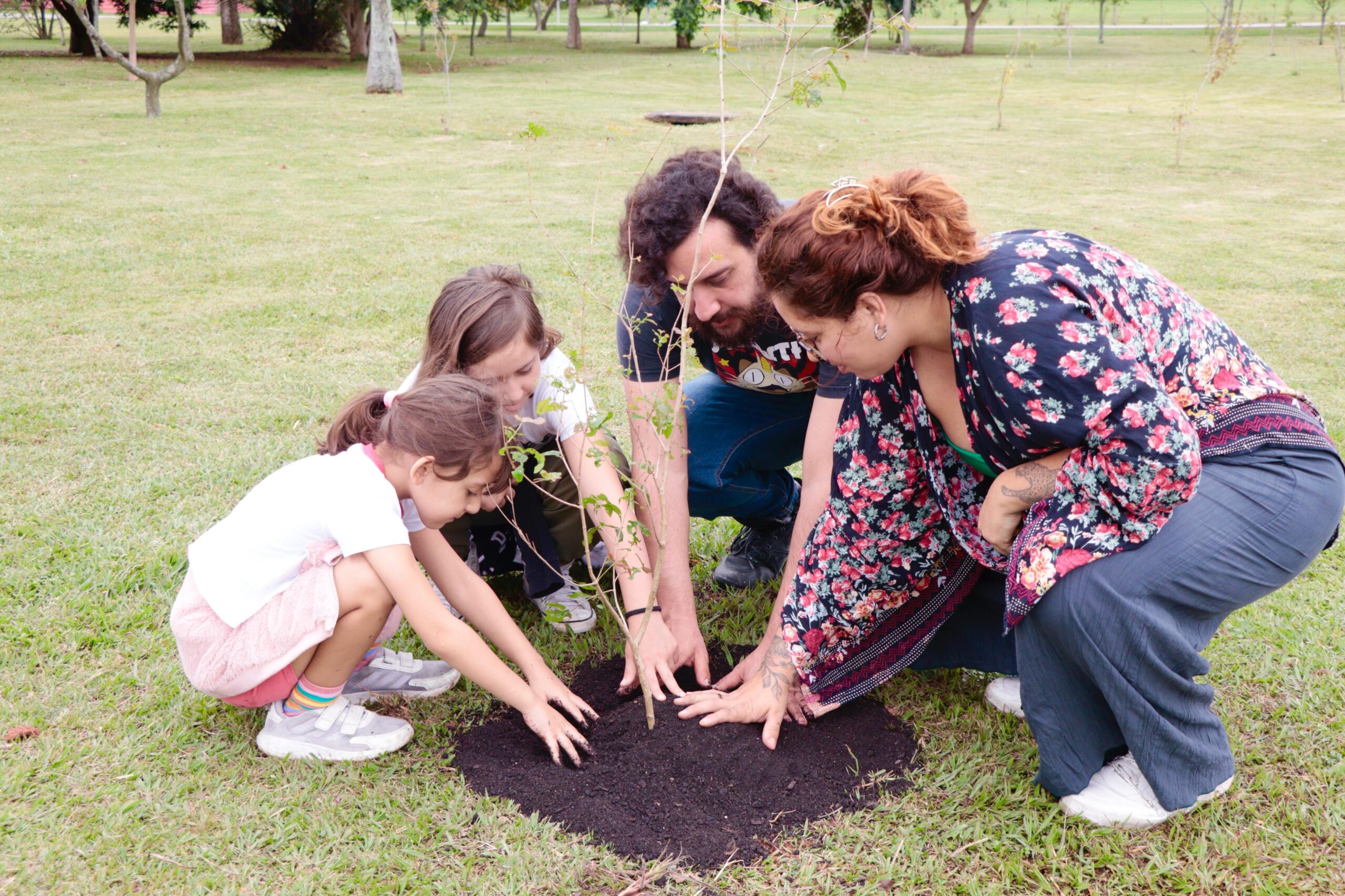 ‘Árvore FamiliAR’ realiza segundo mutirão e alcança 85 mudas plantadas