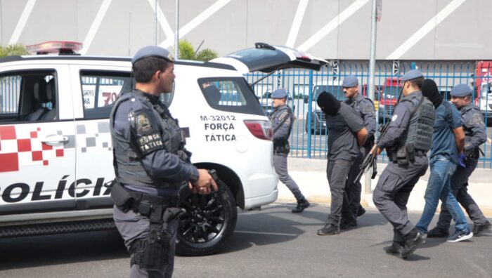 Secretário de Segurança acompanha simulado da PM sobre roubo a carro-forte