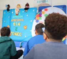 Prefeito prestigia ações de conscientização sobre autismo na Vila Amorim