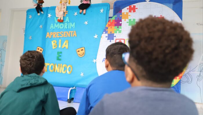 Prefeito prestigia ações de conscientização sobre autismo na Vila Amorim