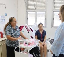 Prefeitura completa primeiro mês de entregas do kit maternidade alcançando 98 mães