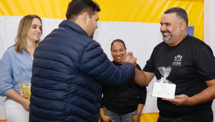 Prefeito participa de encontro com empresários na Apae