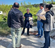Fiscalização interrompe construções ilegais em área de preservação na estrada dos Fernandes