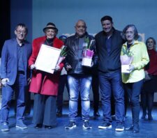 Emoção marca noite de homenagens do ‘Memória Viva’ no Teatro Armando de Ré