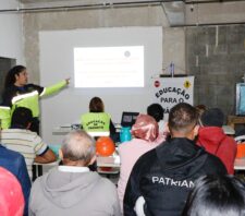 Segurança no trânsito é tema de ação com motoristas de construtora