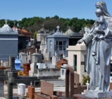 Cemitérios municipais têm zeladoria reforçada para receber 20 mil pessoas no Dia das Mães