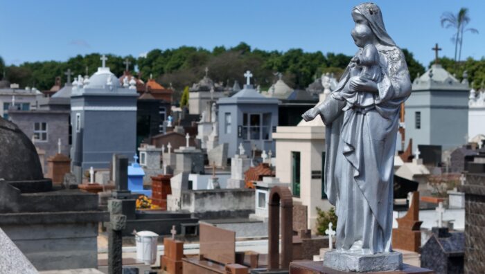 Cemitérios municipais têm zeladoria reforçada para receber 20 mil pessoas no Dia das Mães
