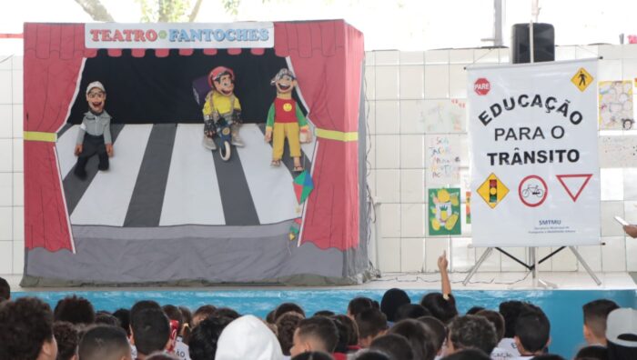 Teatro de Fantoche orienta crianças da rede municipal sobre segurança no trânsito