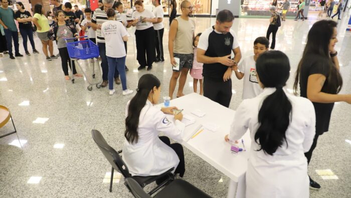 Saúde aplica mais de 1,4 mil doses durante vacinação no final de semana