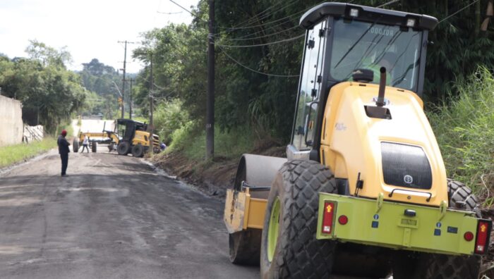 Prefeito vai às ruas no Dia do Trabalho para conferir zeladoria na estrada do Mizukami