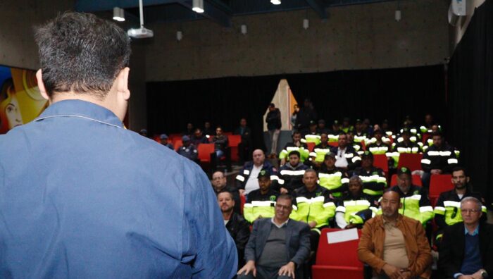 Suzano entrega certificados de curso de ampliação de competências para agentes de trânsito