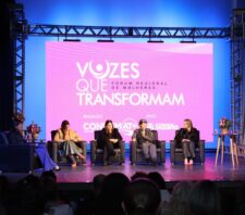 Debates sobre políticas públicas para mulheres marcam evento regional em Suzano