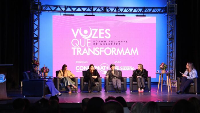 Debates sobre políticas públicas para mulheres marcam evento regional em Suzano