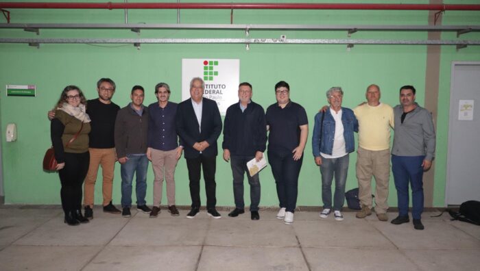 Suzano inicia curso gratuito de cinema com alunos do IFSP e da Aamae