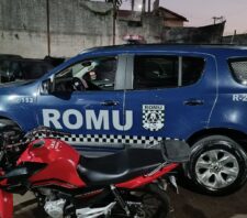 GCM de Suzano apreende motocicleta irregular na Vila Amorim