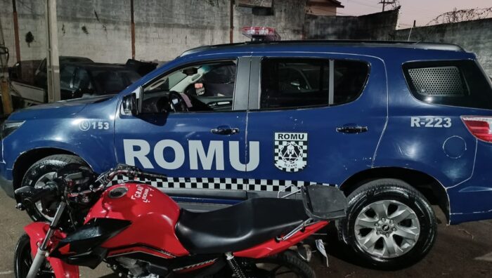 GCM de Suzano apreende motocicleta irregular na Vila Amorim