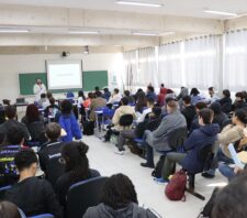 Meio Ambiente promove palestra e oficina para estudantes e professores da Etec