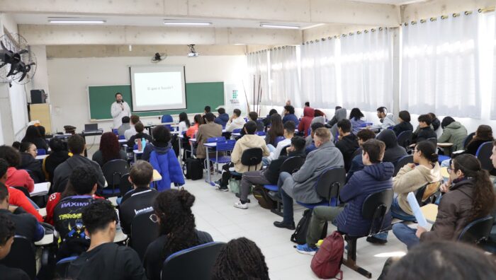 Meio Ambiente promove palestra e oficina para estudantes e professores da Etec