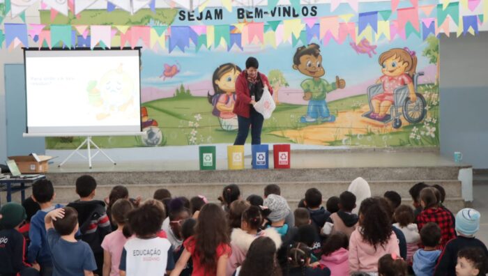 Meio Ambiente promove palestra para 320 alunos da rede municipal