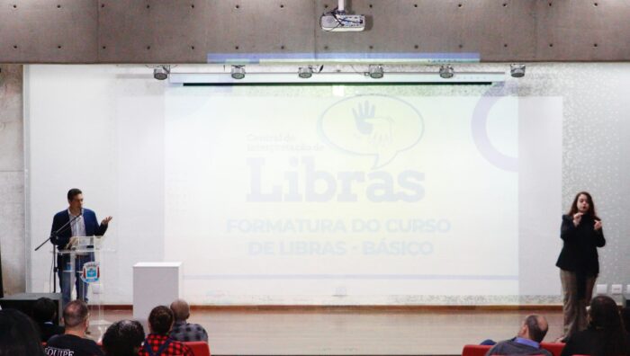 Prefeitura de Suzano forma 64 pessoas em curso de Libras básico